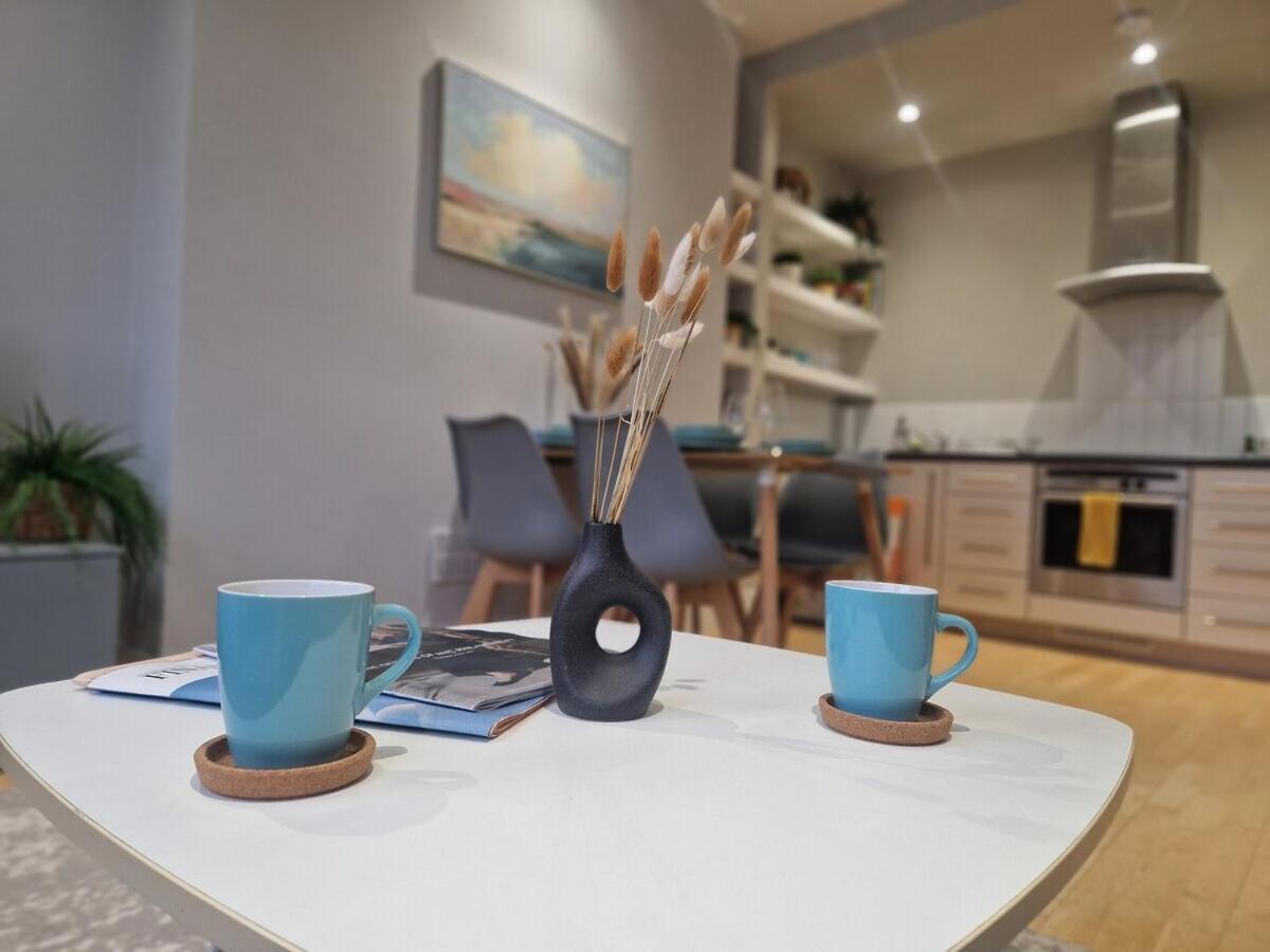 1-Bed Apartment, Close To Kensington Olympia With Free Wi-Fi & Netflix London Exterior photo