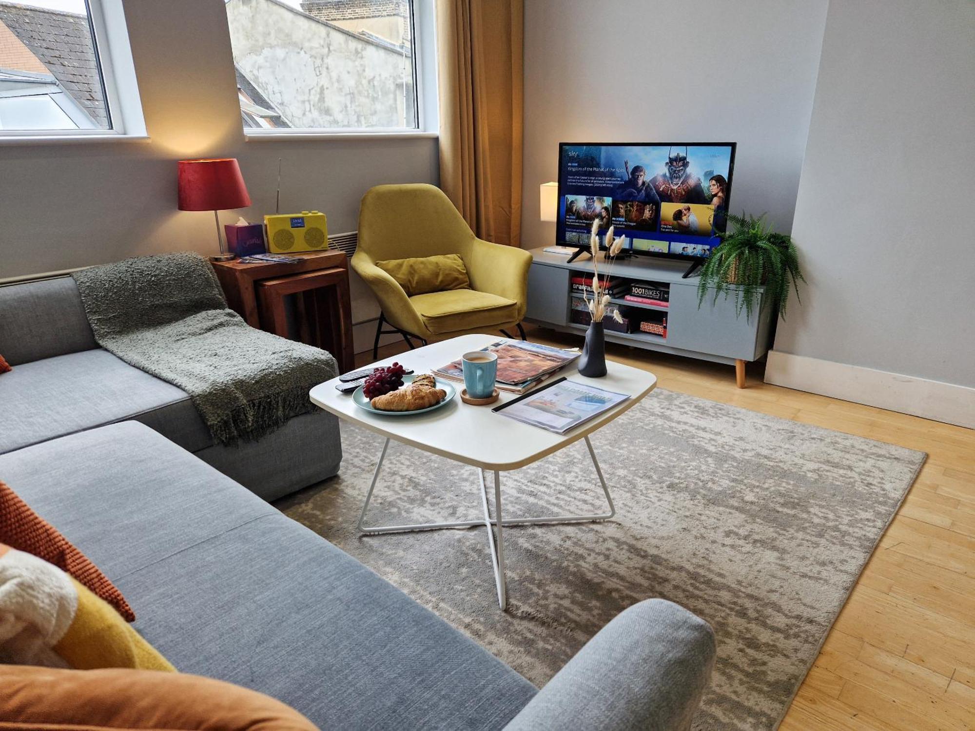 1-Bed Apartment, Close To Kensington Olympia With Free Wi-Fi & Netflix London Exterior photo