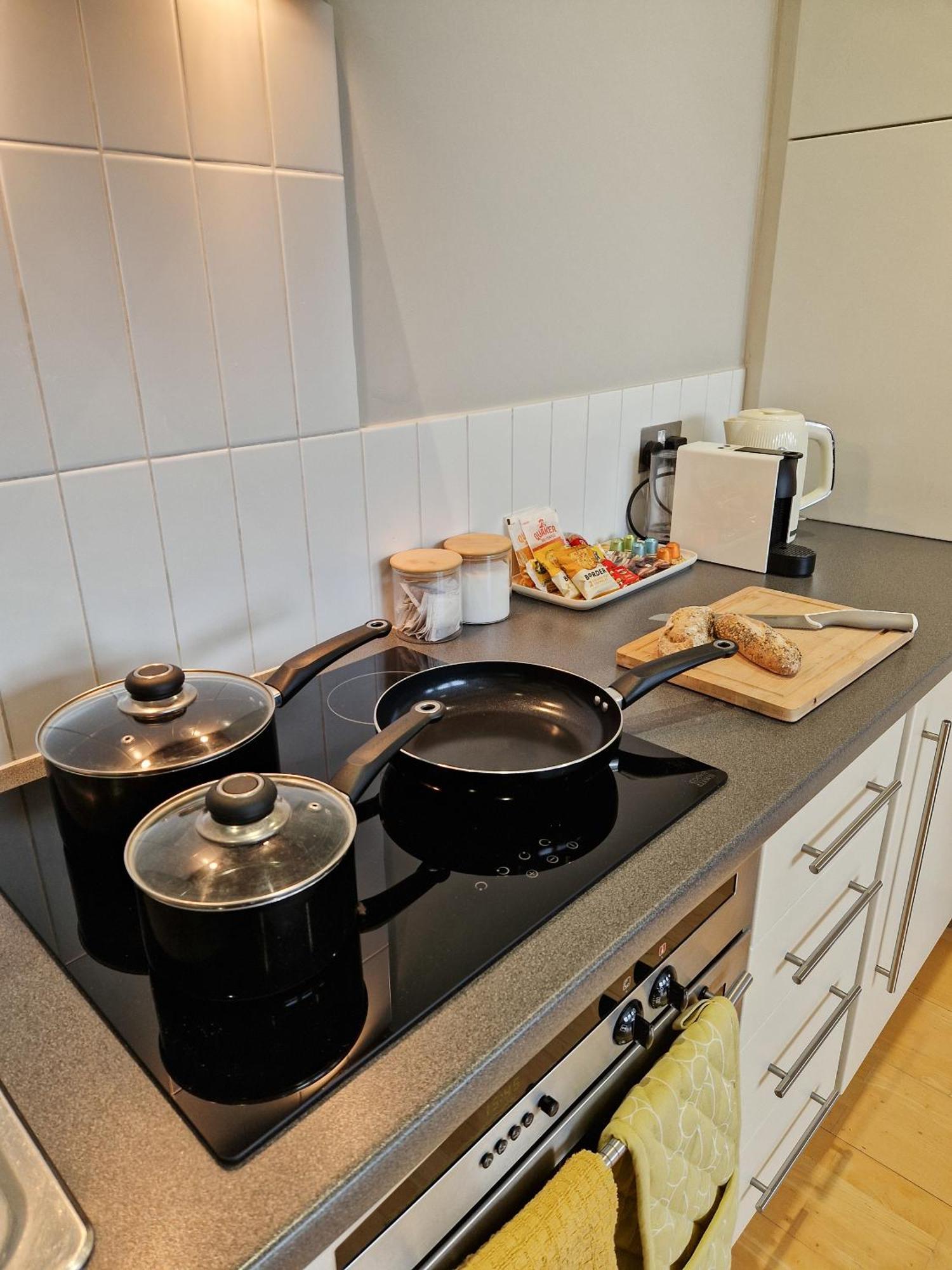 1-Bed Apartment, Close To Kensington Olympia With Free Wi-Fi & Netflix London Exterior photo