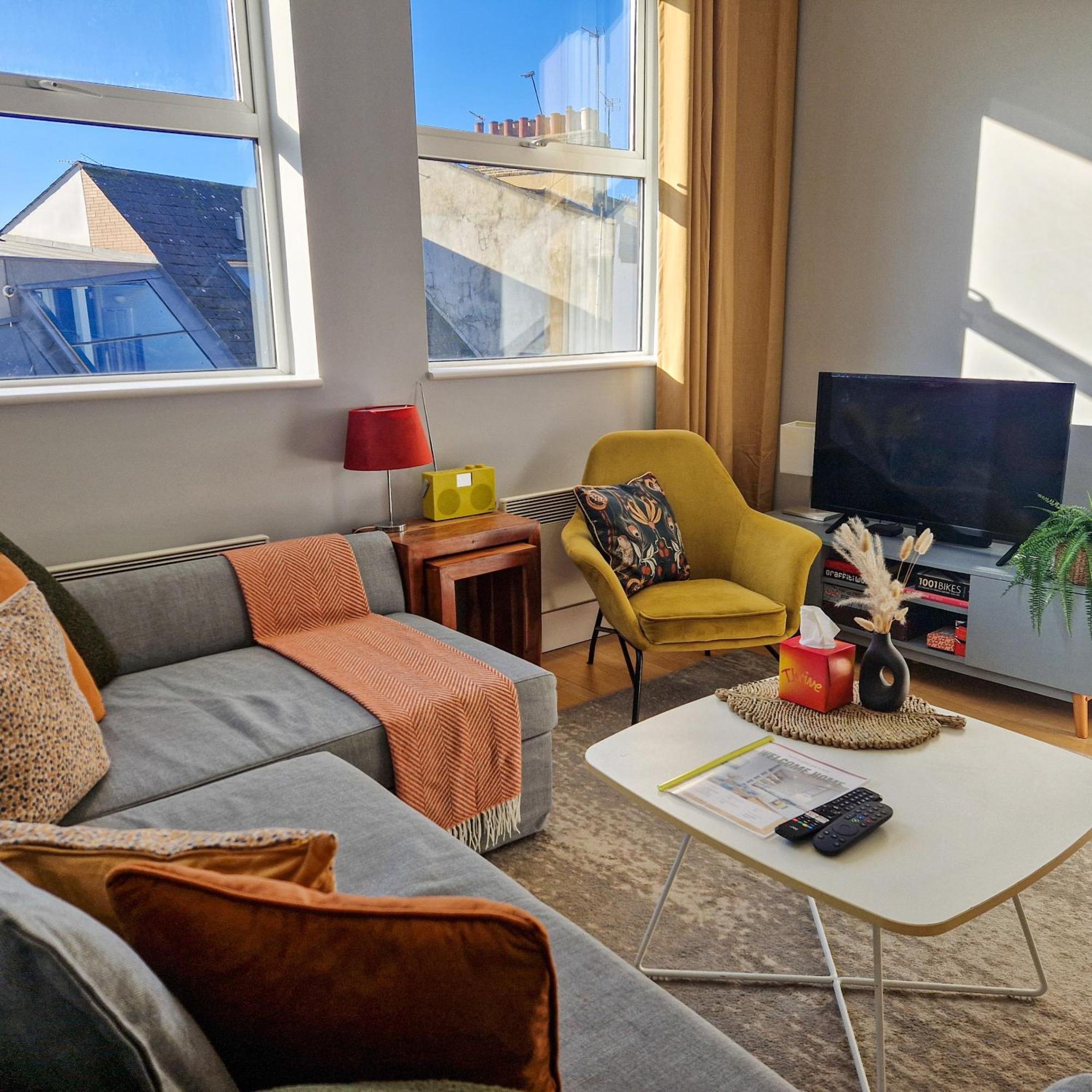 1-Bed Apartment, Close To Kensington Olympia With Free Wi-Fi & Netflix London Exterior photo